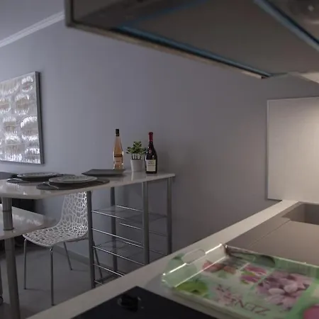 Stylish In Only 50 Meters From ! Apartament